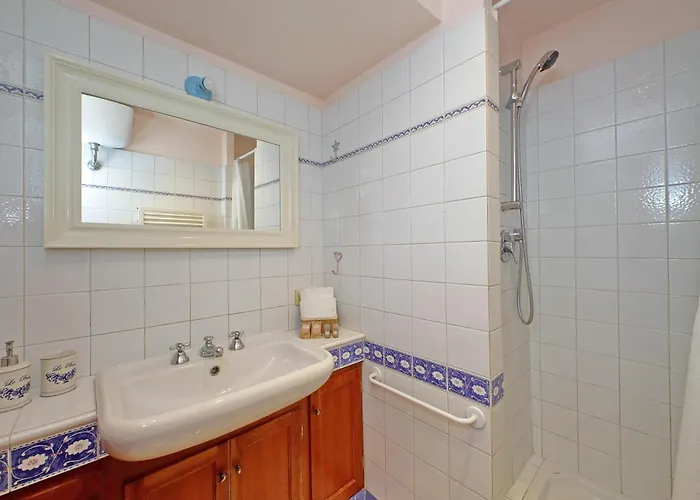 Leutari Apartment *