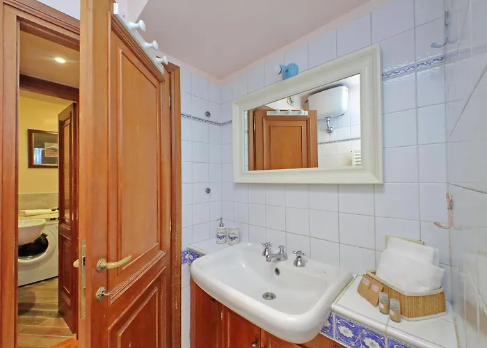 Leutari Apartment *